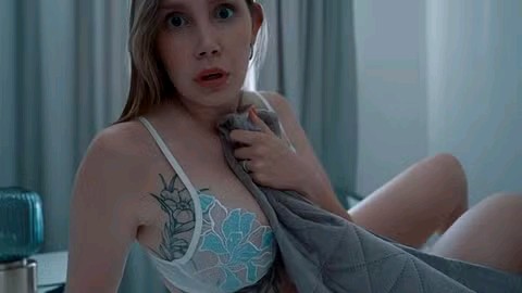 为什么继母在争吵后醒来时握着继子的阴茎 — 她会在床上接受面射吗？#纹身#挑逗#母狗#性交